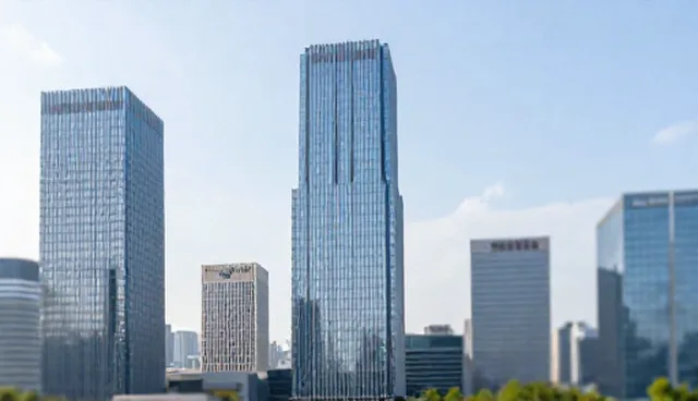 ai图片提示词最低底线是什么：两种做法的对比与取舍